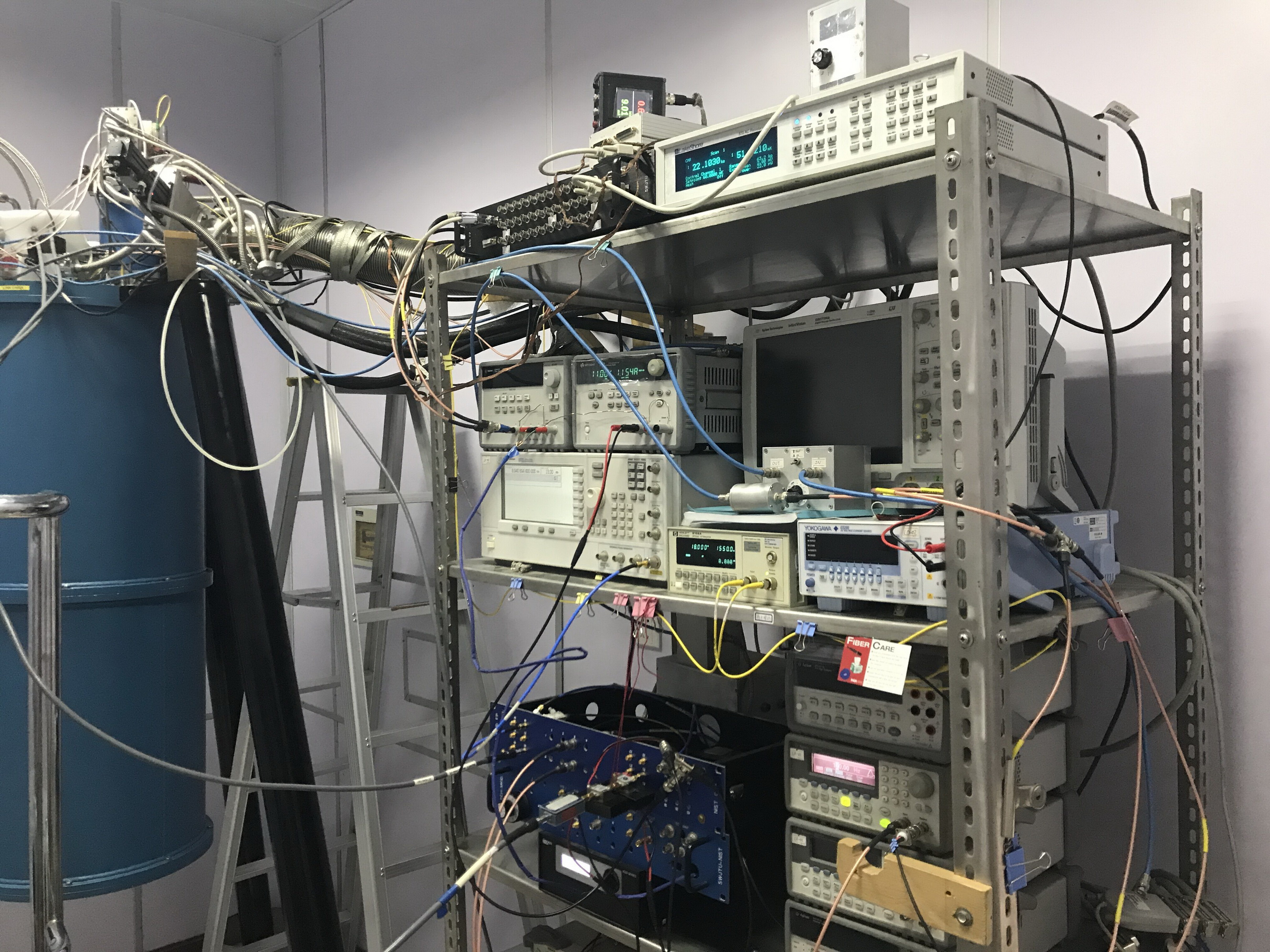 Dilution fridge and room temperature electronics