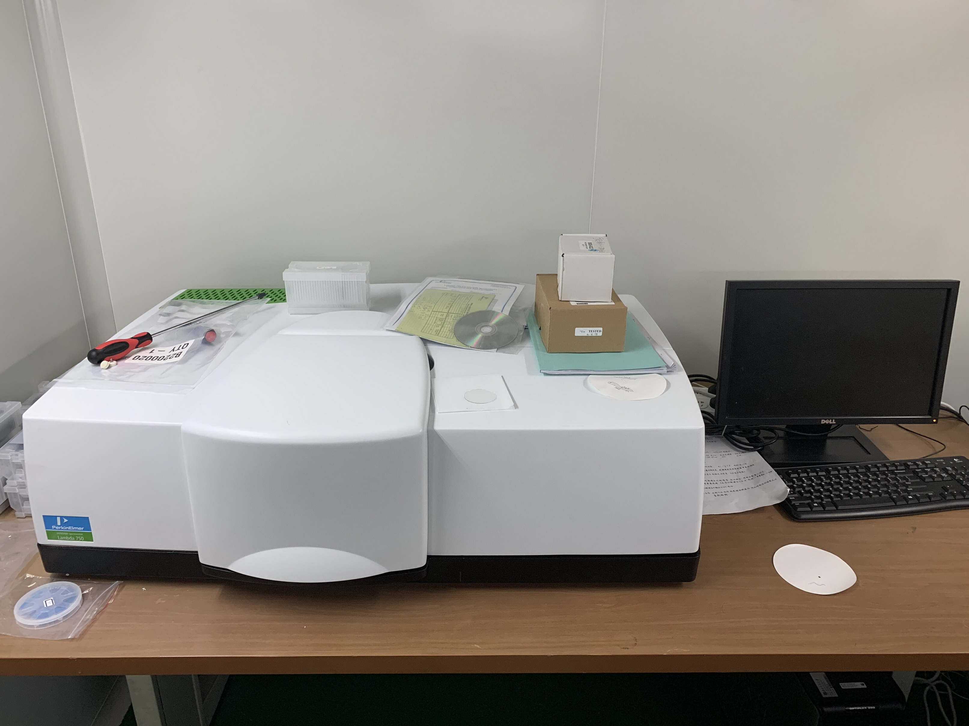 Perkin Elmer UV/VIS/NIR Spectrometer